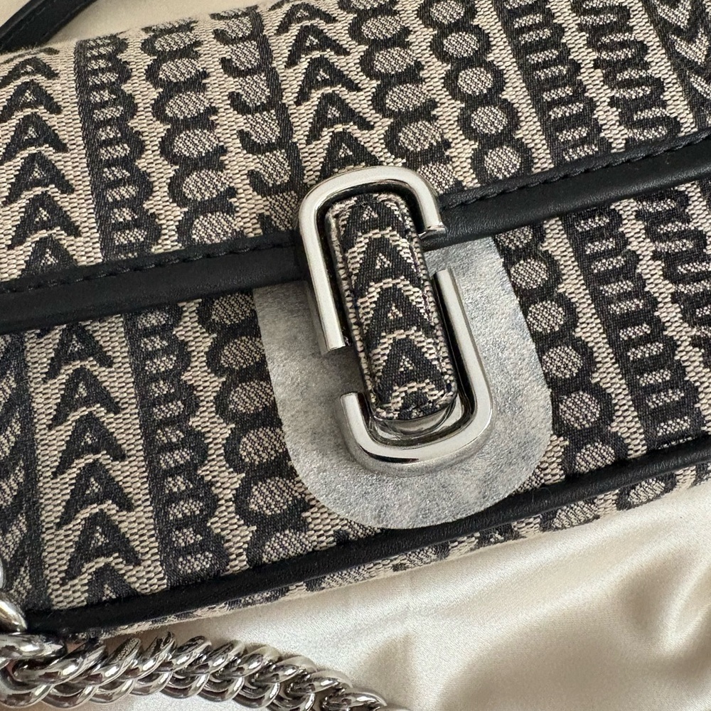 🎉 Marc Jacobs Monogram Black and Cream Crossbody Bag - Picture 4 of 11